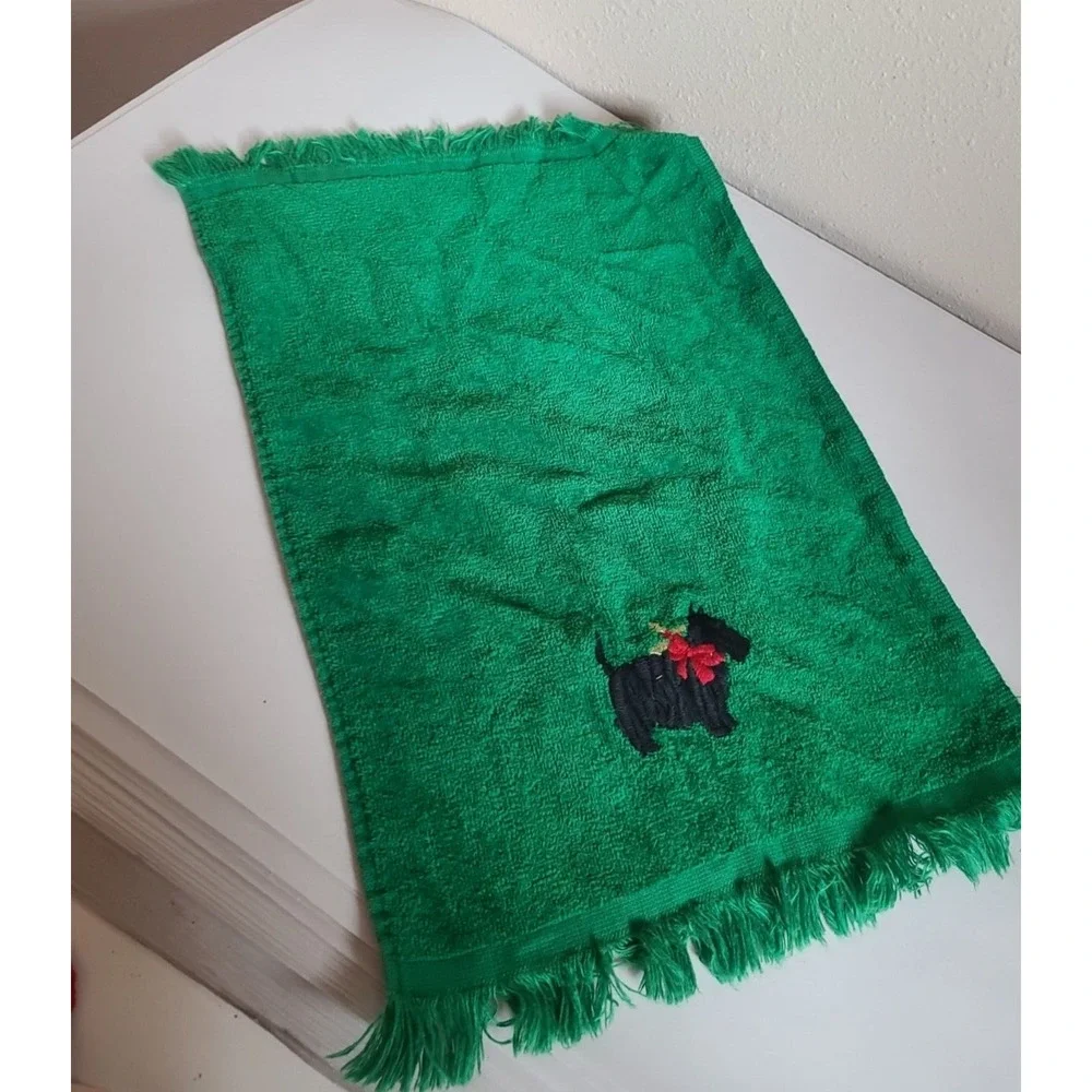 Lot of 2 Vintage Red Green Embroidered Scottish Terrier Cotton Fringe Tea Towels
